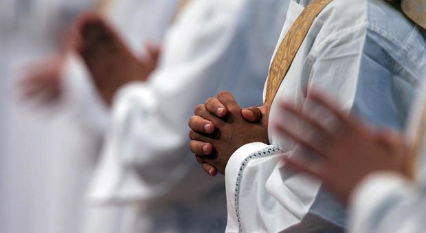 Preti pedofili, scandalo anche italiano: sono 117 i sacerdoti condannati per le violenze