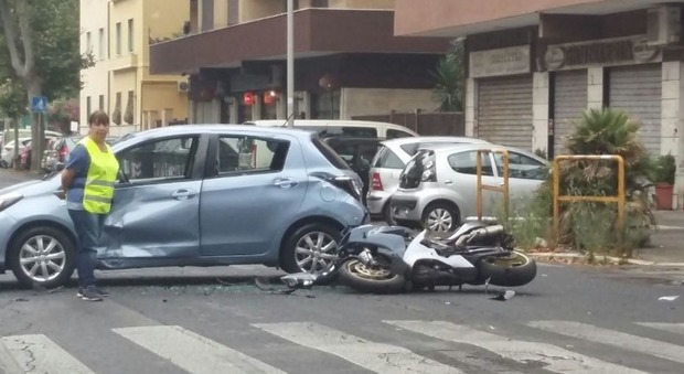Roma, scontro auto-moto a Ostia: grave centauro 26enne
