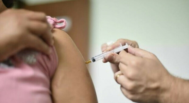 Campagna vaccinazione antinfluenzale, distribuite 11mila dosi. Per i bambini c'è lo spray nasale