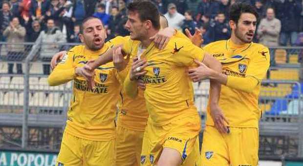 Calcio, la Lega di B ha deciso: il derby Frosinone-Latina si giocherà il 14 aprile alle 18