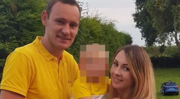 Marito strangola la moglie e si suicida: «Non sopportava la presenza della suocera in casa»