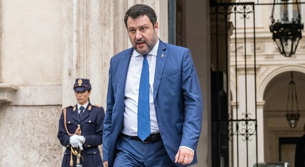 Reddito cittadinanza, Salvini insiste: «Abolirlo, meglio i voucher». Ma c’è il no del governo