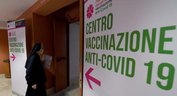 Vaccino, nel Lazio ripartite le prenotazioni per le prime dosi: «Disponibili 28mila»