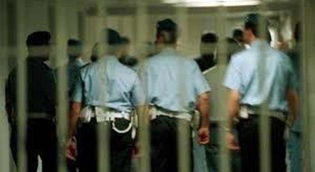 Roma, corruzione in carcere: arrestate due guardie e un detenuto
