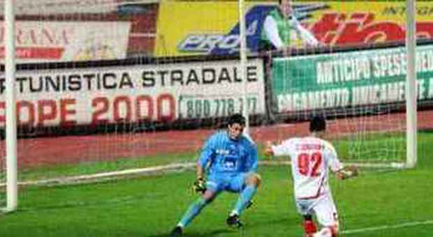 Il gol di El Shaarawy durante il Padova - Atalanta incriminato (Candid Camera)