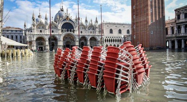 Venezia allagata, dal governo subito 20 milioni, ma la città teme un altro picco di marea