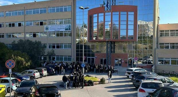 Mobilitazione al Montani di Fermo, protestano gli alunni