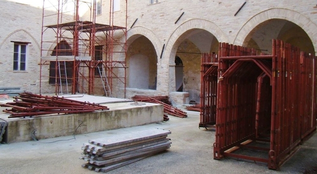 Palazzo Fontevecchia, rallentano i lavori per il museo. Il Comune: «Costretti a rescindere il contratto»