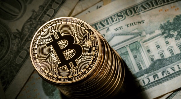 Vende Bitcoin per migliaia di dollari e viene arrestato: ecco cosa è successo