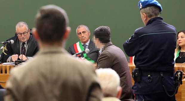 Omicidio Materazzo, il generale dei Ris: «Quelle tracce su casco e guanti dell’assassino sono di Luca»