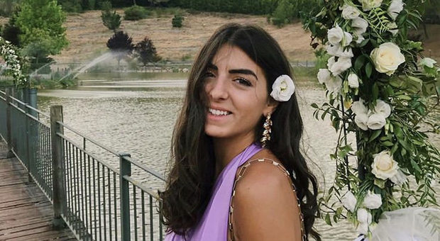 Stella, morta a 18 anni in un incidente: gli amici discutono la maturità per lei