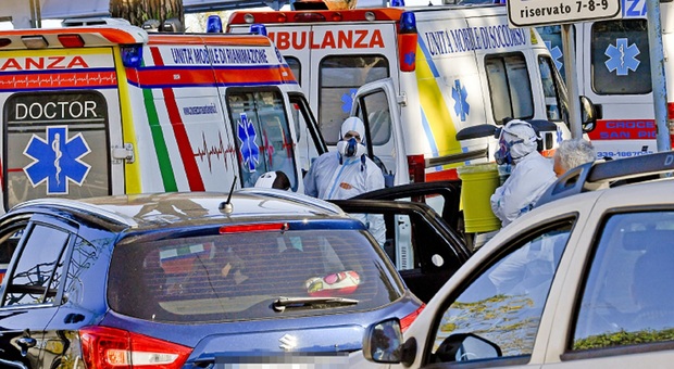 Sanità a Napoli, è allarme ambulanze: «Tutto il centro storico senza più presidi»
