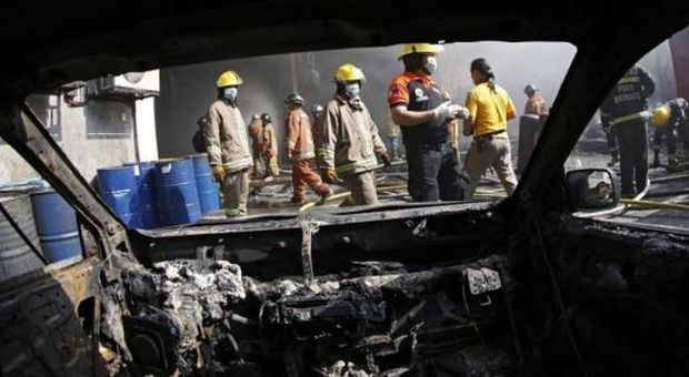 Incendio distrugge fabbrica di infradito: 45 morti e decine di dispersi