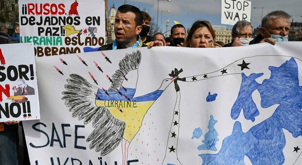 Guerra Ucraina, de Magistris: il Comune di Napoli coordini gli aiuti