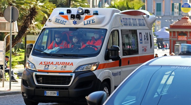 Un'ambulanza a Napoli