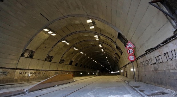 Galleria Vittoria di Napoli, inchiesta bis sul tunnel: il restyling nel mirino