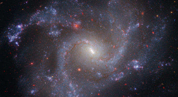 Photo credit: La galassia NGC 5468 (Webb NIRCam + Hubble WFC3). NASA, ESA, CSA, STScI, Adam G. Riess (JHU, STScI)