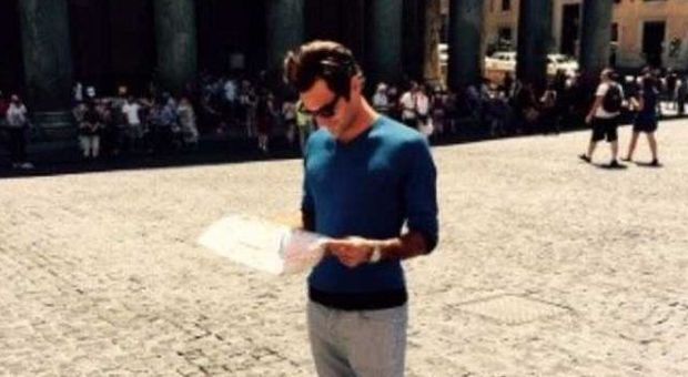 Federer fa il turista a Roma: in cerca di un gelato al Pantheon