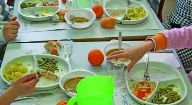 «Troppa verdura nel menu della scuola, i nostri figli non mangiano», scoppia la protesta delle mamme