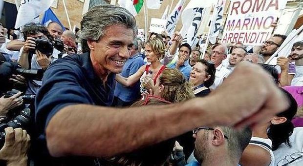 Campidoglio, Marchini scende in piazza: «Basta ideologie, affrontiamo i problemi»
