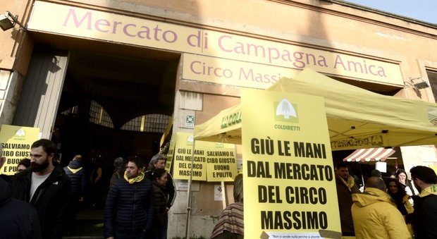 Mercato Circo Massimo, Anzaldi (Pd) scrive al prefetto: «Comune chiude fiore all'occhiello e tollera abusivi»