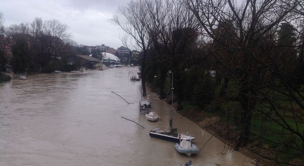 Pescara, sversamento nel fiume di acque reflue per un guasto Impianto riattivato dopo 4 ore