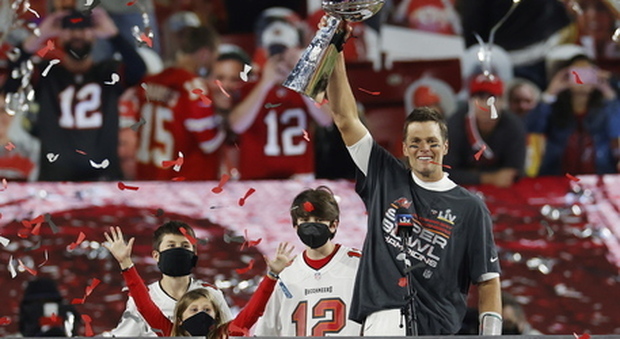 Super Bowl, Brady leggendario: a 43 anni trascina Tampa al trionfo e conquista il settimo titolo in carriera