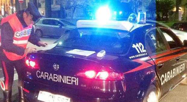 Non si ferma all'alt e travolge il carabiniere: 24enne arrestato. Militare politraumatizzato