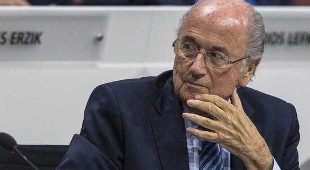 Blatter, ecco il monarca del calcio mondiale: dallo "stipendio segreto" ai guai con la legge