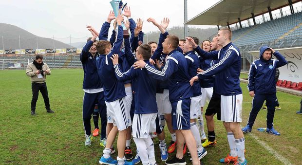 La Dinamo Kiev festeggia il successo nel 2015