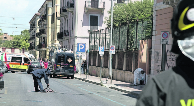 Valigia sospetta su un marciapiede: scatta l’allarme antiterrorismo