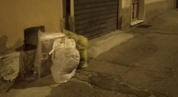 Nuove regole a Sala Consilina: rifiuti in strada solo in piena notte