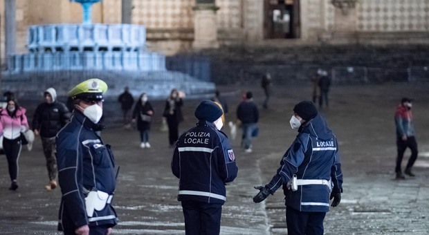 Perugia, controlli in centro della polizia municipale l'ultimo giorno di zona arancione