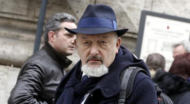 Consip, il pm: "Capitano carabinieri ha falsificato atti su papà Renzi"