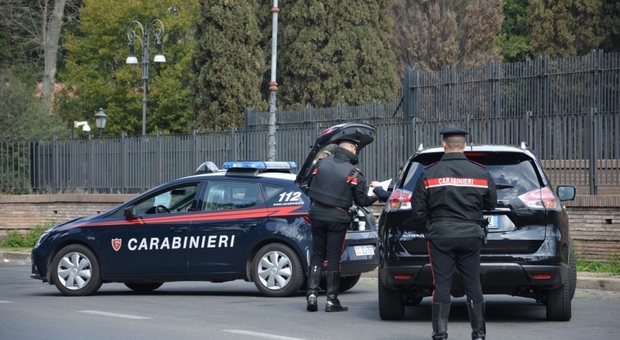 Tor Bella Monaca, i carabinieri arrestano sei spacciatori per strada