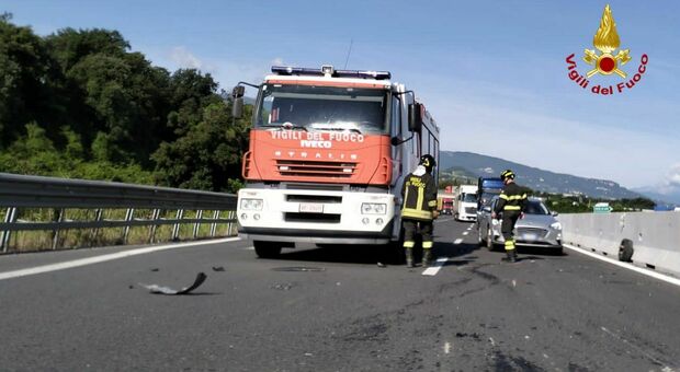 Incidente a Colli del Tronto sul raccordo, arrivano vigili del fuoco e ambulanze