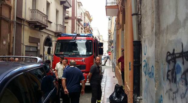 Taranto, cede il solaio di casa: ferita un'intera famiglia. Grave bimba piccola