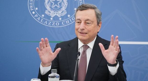 Via libera al Super Green Pass, Draghi: "Prevenire per preservare"