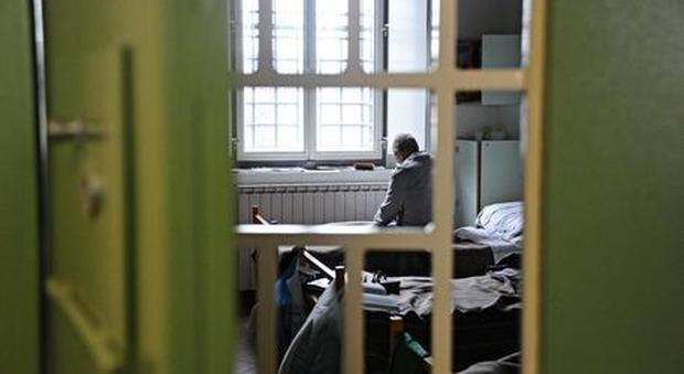Regno Unito, incarcerato nella stessa cella del suo stupratore