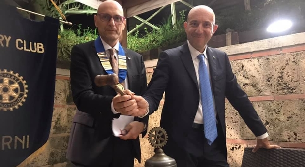 Paolo Castellani è il nuovo presidente del Rotary Club di Terni: passaggio della campana a suon di regole anti Covid-19.