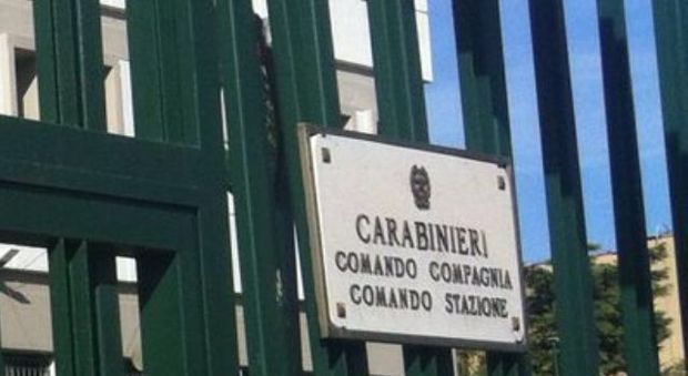 Torre del Greco, aggredisce insegnante di scuola media: denunciata mamma