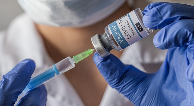 Vaccino anti Covid, la seconda tornata di dosi arrivata stamani con un aereo in Veneto