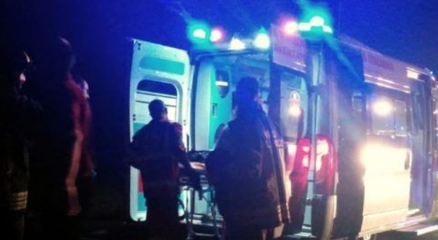 Ancona, raccoglie un spinello da terra e lo fuma: 50enne all'ospedale per un malore