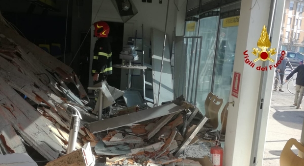 Crolla il soffitto alle Poste di via del Mercato Nuovo a Vicenza