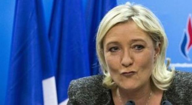 Marine Le Pen contro Beppe Grillo: «È complice del sistema»