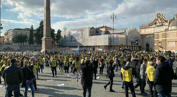 Una manifestazione dei lavoratori dei giochi a Roma