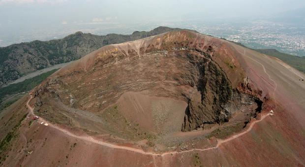 Rischio vulcanico, il piano in Consiglio: a Napoli individuate 129 aree sicure