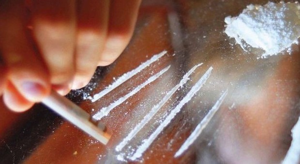Cocaina agli adolescenti in cambio di sesso: arrestato pedofilo a Milano