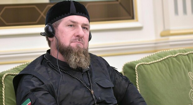 Ramzan Kadyrov, chi è il leader ceceno fedelissimo di Putin. È a Kiev nascosto in un bunker: «Ucraini, vi finiremo»