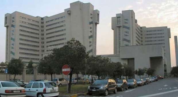 Infortunio in Porto: operaio cade mentre sale sulla chiatta, ferito